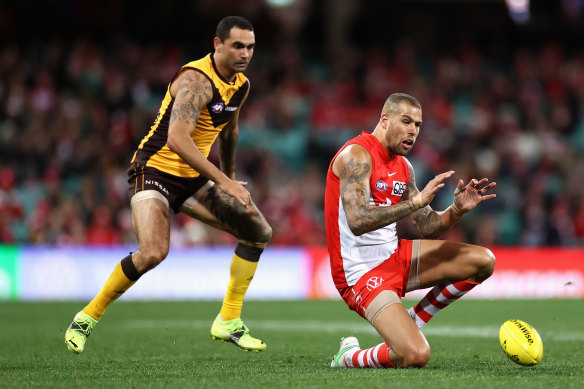 Buddy Franklin set up the Swans’ opener by playing on from a mark 55 metres out.