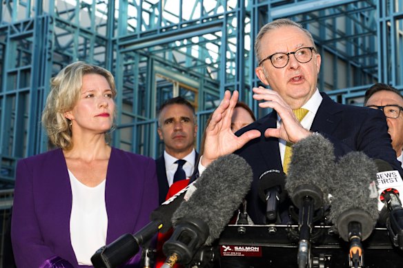 Housing Minister Clare O’Neil and Prime Minister Anthony Albanese visit a housing development in Adelaide during the election campaign.