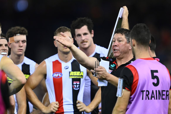 Brett Ratten talks to his players.