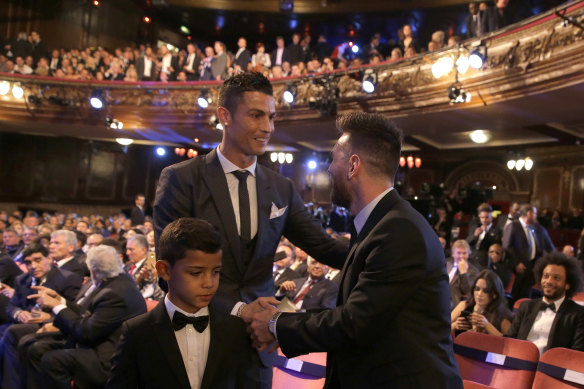 Ronaldo and Messi in friendly mode in London in 2017.