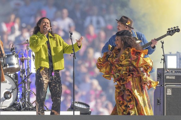 The Temper Trap kicked off the half-time entertainment.