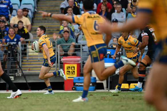 Eels halfback Mitchell Moses takes on the Tigers.