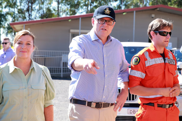 Jenny Morrison and her husband  Prime Minister Scott Morrison visit the Penrith unit of the NSW State Emergency Service on Saturday.