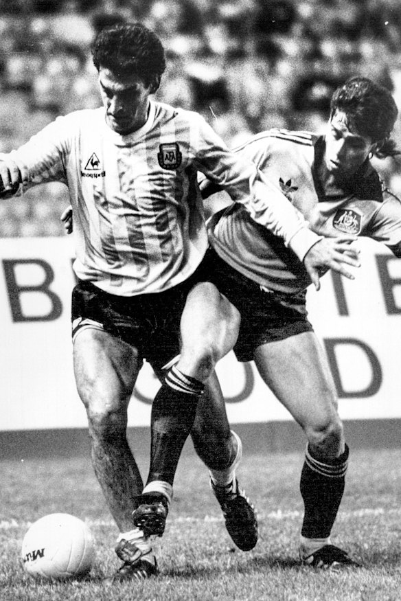 Jose Rodriguez and Frank Farina compete for the ball in 1988.