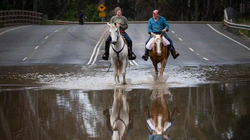 Extreme weather, floods and fires threaten to compound Victoria’s road woes
