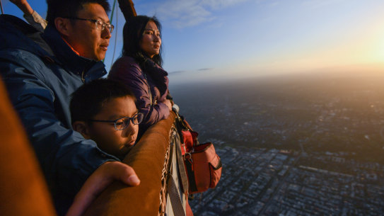 Wei Chen, Zhu Yi Qi with their son Zhu Si Yun were among one of last Chinese tourists to go ballooning with Global Ballooning this week as the travel ban kicked in.