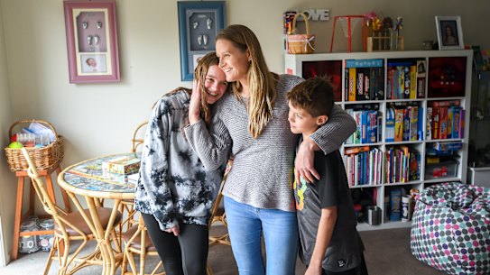 Single parent Suzanne Fahie, with her children Charli and Jasper, photographed by The Age in 2020. Census data from 2021, to be released on Tuesday, will show that for the first time there are one million single parent families in Australia.