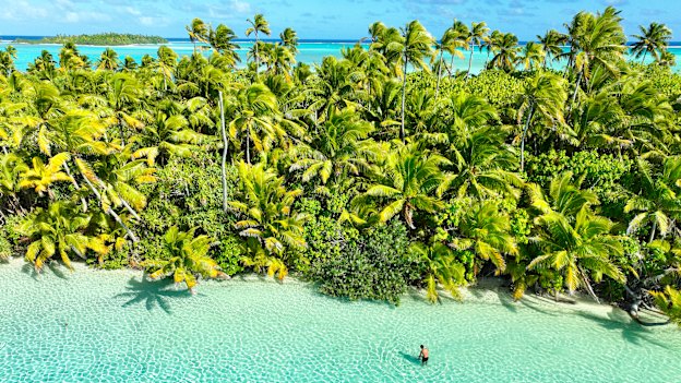 Aitutaki. Island hopping in the Cook Islands is relatively straightforward.