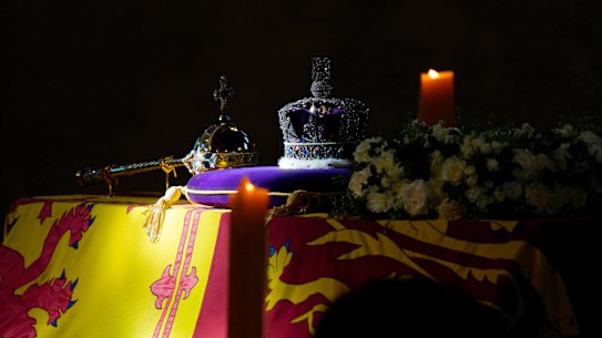 The Imperial State Crown rests on the Queen’s coffin. 
