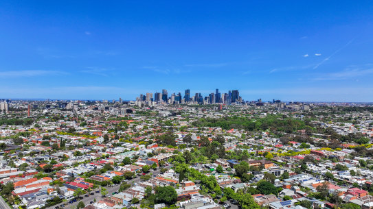 A new Infrastructure Victoria report calls for strategies to end Melbourne’s sprawl.