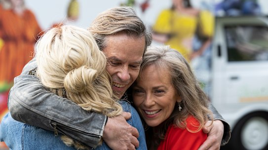 Mike Young (Guy Pearce) returns to Ramsay Street and reconnects with old friends including Jane Turner (Annie Jones).