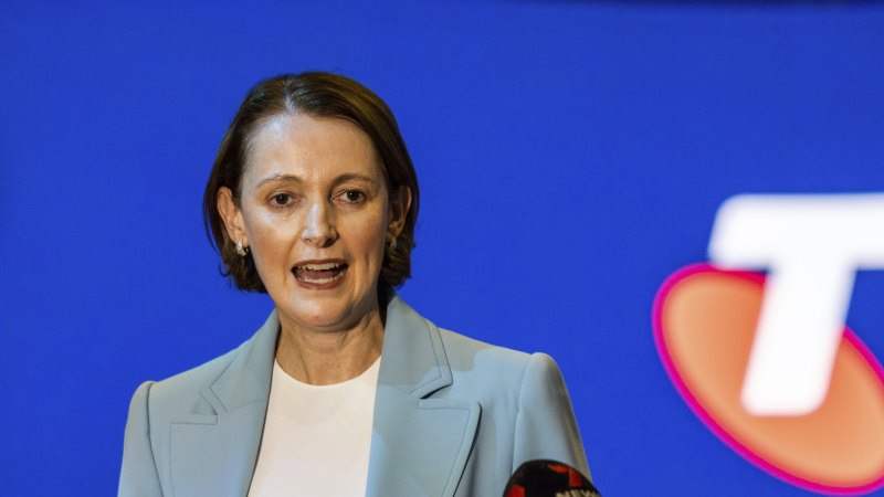 Telstra shares fall after mobile miss