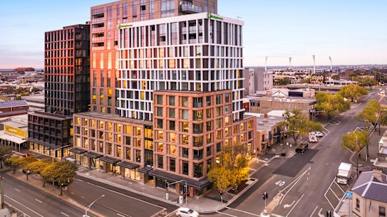 Holiday Inn & Suites Geelong – with Corio Bay views and  a stroll to the city’s arts and entertainment offerings.