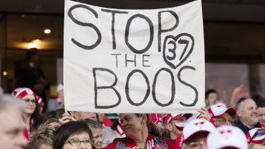 Sydney Swans fans supporting Adam Goodes after he was targeted.