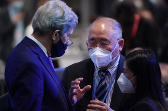 US Special Presidential Envoy for Climate John Kerry speaks with Special Climate Envoy of China Xie Zhenhua on the final day of the summit. 
