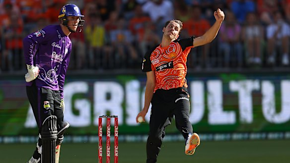 Lance Morris sends one down for the Perth Scorchers.