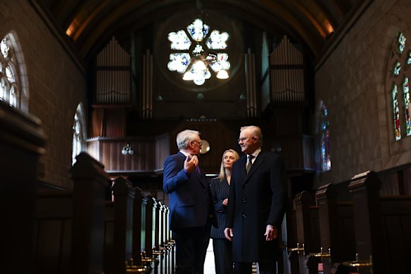 Anthony Albanais a visité l'église Crathie Kirk après avoir rencontré le roi Charles.