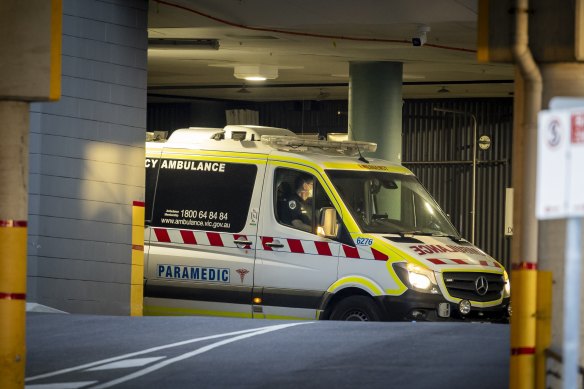 Most emergency ambulance calls in Victoria are meant to be answered within five seconds, but there was a week in January during the Omicron wave when fewer than two in 10 calls were answered on time.