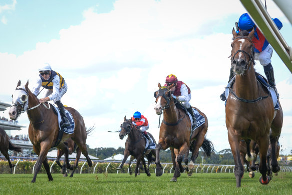 Zaaki en route to victory at the All-Star Mile. 