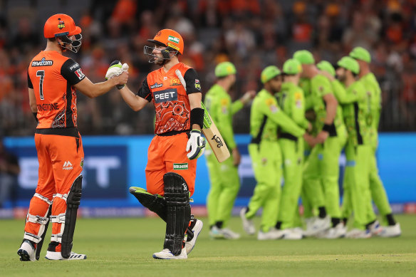 Liam Livingstone and Josh Inglis steered the Scorchers to a win in Perth.