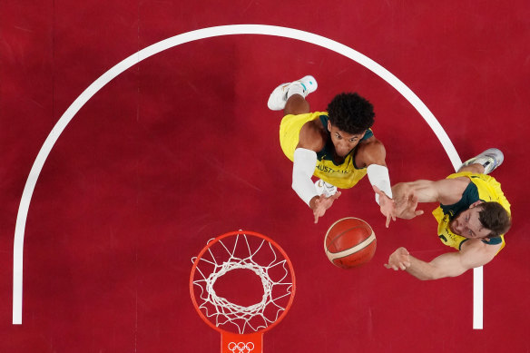 Matisse Thybulle (left) and Nic Kay (right) control a rebound.