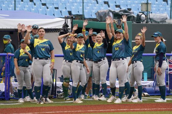 The Australians wave to their opponents after their 1-0 win.