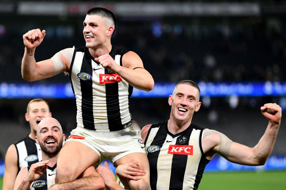Brayden Maynard chaired off in his 200th game after Collingwood coach Craig McRae implored his teammates at the final break to lift in honour of the defender. 