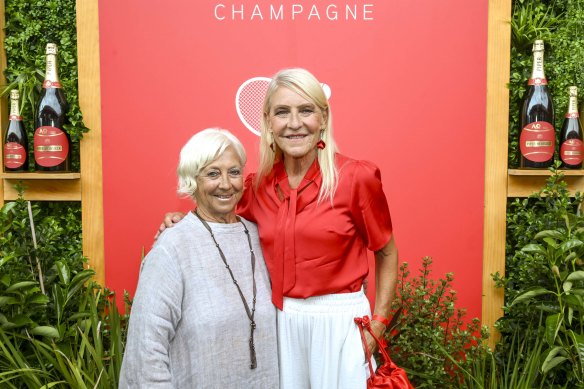 Jo Hall (right) and her sister Paulette Munro.