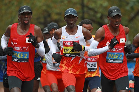 Kipchoge runs the London marathon in 2020.