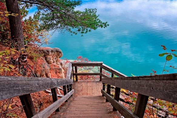 Hiking trail, Lac Pink (Pink Lake) in Gatineau Park, Quebec.