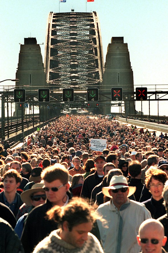 Around 300,000 people marched across Sydney Harbour Bridge in 2000 in support of reconciliation. 