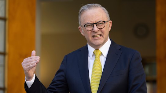 Si el primer ministro Anthony Albanese quiere cambiar la negatividad, tiene que luchar por ello. Pero podría ser la decisión correcta.