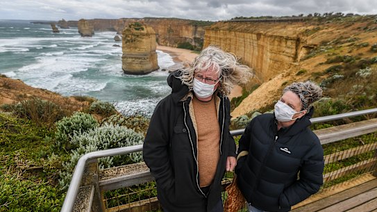 Tourists at the Twelve Apostles.
