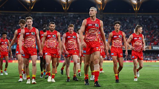 GOLD COAST, AUSTRALIA - JULY 01: Jarrod Witts and the Suns leave the field at half time during the round 16 AFL match between Gold Coast Suns and Collingwood Magpies at Heritage Bank Stadium, on July 01, 2023, in Gold Coast, Australia. (Photo by Chris Hyde/AFL Photos/via Getty Images)