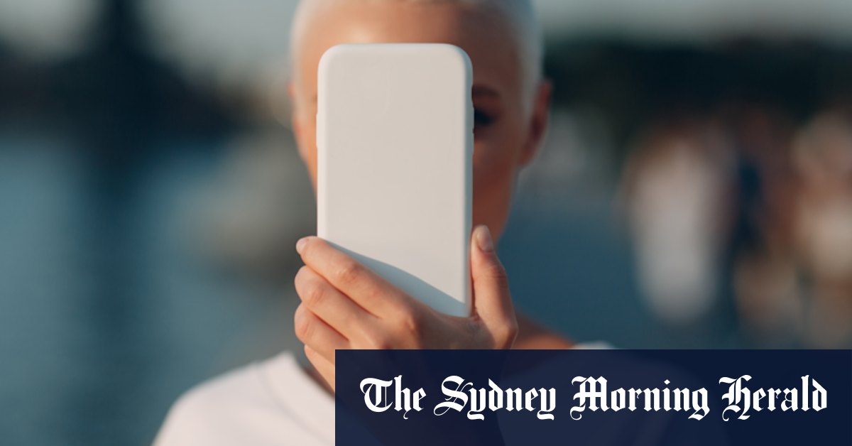 Why more Australians are becoming ‘secret selfie-takers’