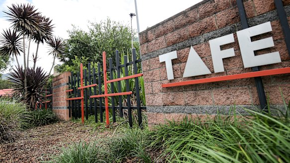 NSW Skills Minister Geoff Lee believes HECS should be afforded to TAFE students.