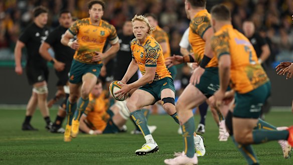 Carter Gordon directs play for the Wallabies against the All Blacks at the MCG in 2023.