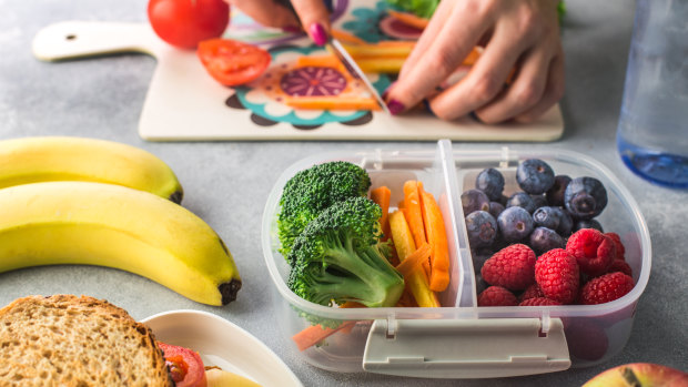 The Victorian opposition has pledged to offer free lunches to public school students.