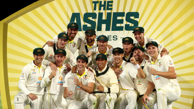 Australia celebrate their Ashes triumph.