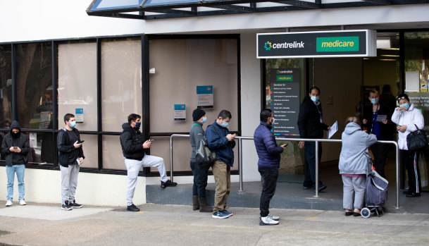 Queues outside Centrelink expanded as lockdowns kicked in earlier this year to stop the spread of the COVID-19 Delta strain.