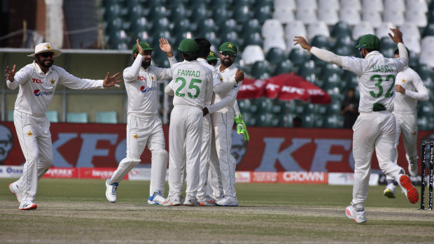 Pakistan celebrate the wicket of Steve Smith.