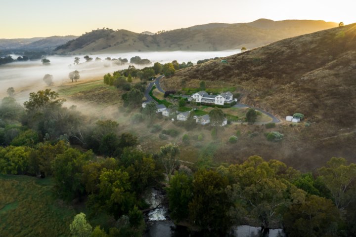 Nimbo Fork Lodge includes 12 accommodation suites with sweeping views of the Tumut River.