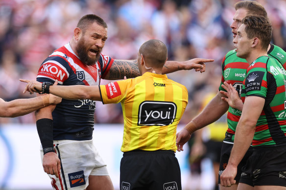 Jared Waerea-Hargreaves argues with  referee Ashley Klein.