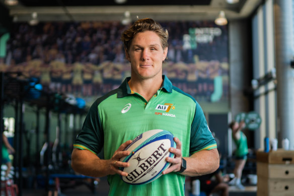 Michael Hooper has joined the Australian sevens squad for a year.