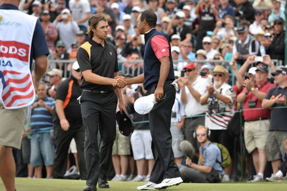 Aaron Baddeley shaking hands with Tiger Woods after the US won the Presidents Cup in 2011.