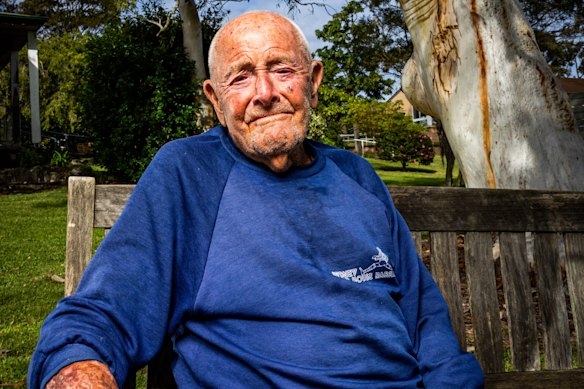 Fred Whitaker, a 100-year-old WWII veteran, will mark Anzac Day with a walk over the Sydney Harbour Bridge.
