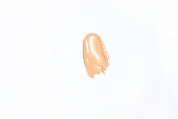 Nude by Nature Luminous Sheer Liquid Foundation in Shell Beige.