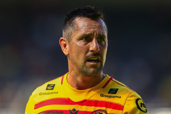 Mitchell Pearce playing for Catalans Dragons in 2022.