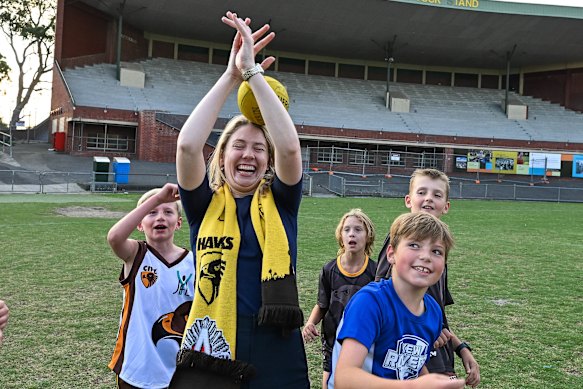 Liberal candidate for Kooyong Amelia Hamer with young footballers at Glenferrie Oval in Hawthorn.