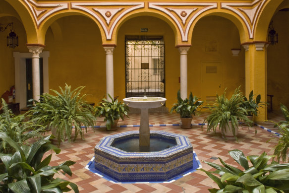 Ornate courtyard of Las Casas de la Juderia.